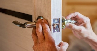 Установка и замена дверной ручки в Грозном от 277 руб. – Мастер24, монтаж фурнитуры, недорого