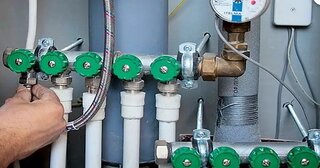 Установка водопроводного коллектора в Грозном от Мастер24 — монтаж гребёнки, коллекторной группы, цена от 6670 руб